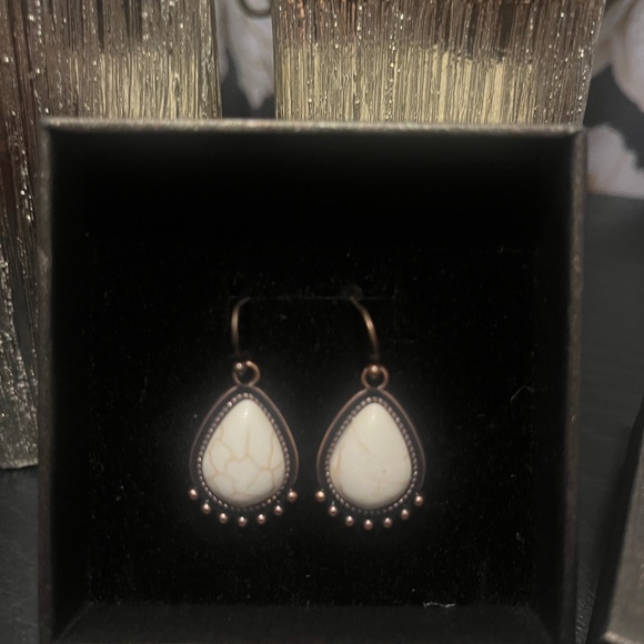 Meet Muse White Teardrop Earrings - Picture 2 of 3